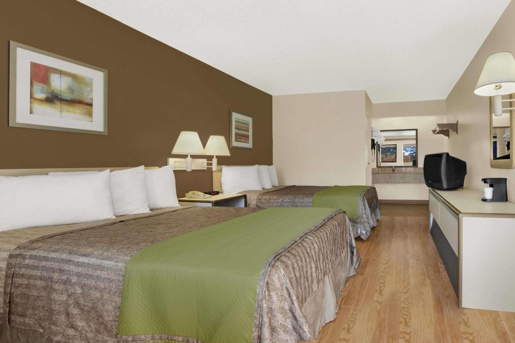 Travelodge by Wyndham College Park Eksteriør bilde