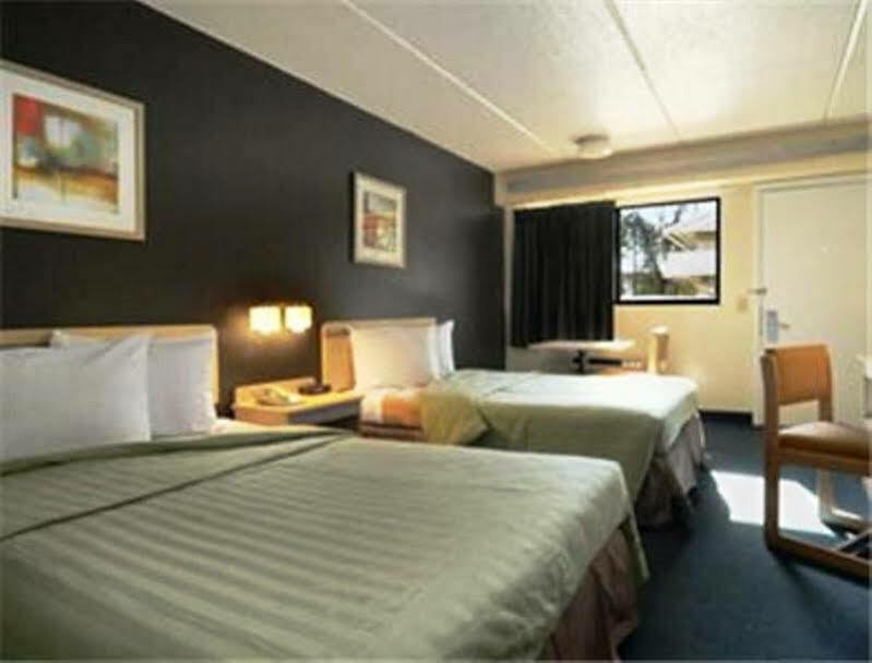 Travelodge by Wyndham College Park Eksteriør bilde