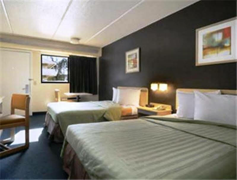 Travelodge by Wyndham College Park Eksteriør bilde